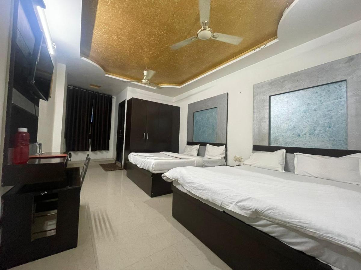 Blue Rose International, Family Hotel Agra  Extérieur photo