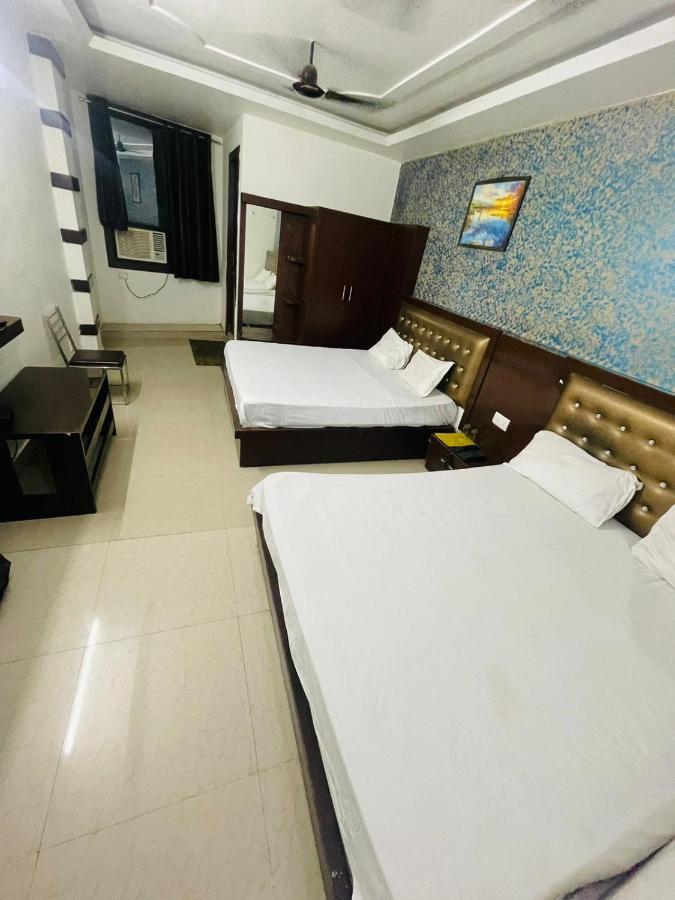 Blue Rose International, Family Hotel Agra  Extérieur photo