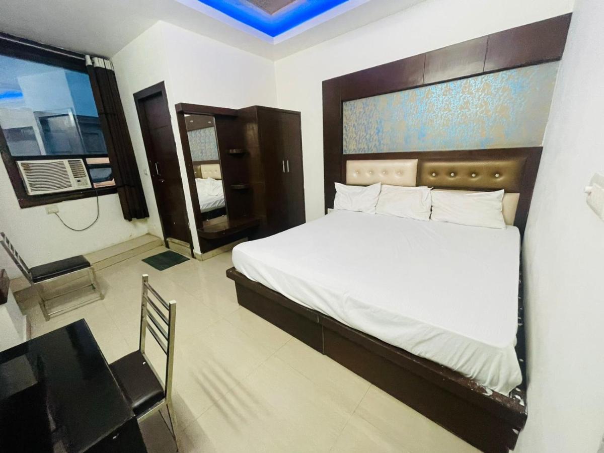 Blue Rose International, Family Hotel Agra  Extérieur photo