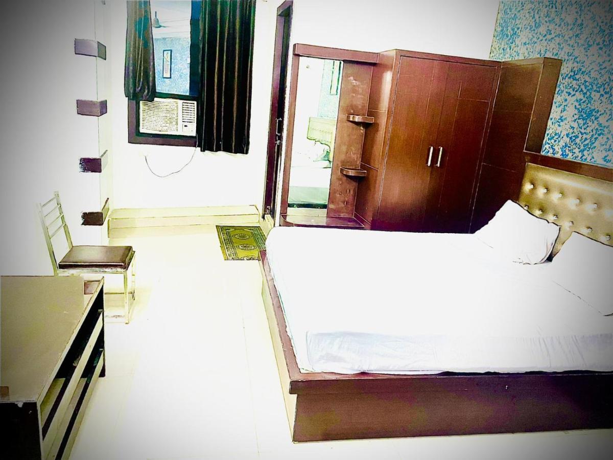Blue Rose International, Family Hotel Agra  Extérieur photo