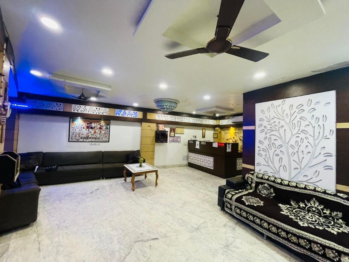 Blue Rose International, Family Hotel Agra  Extérieur photo