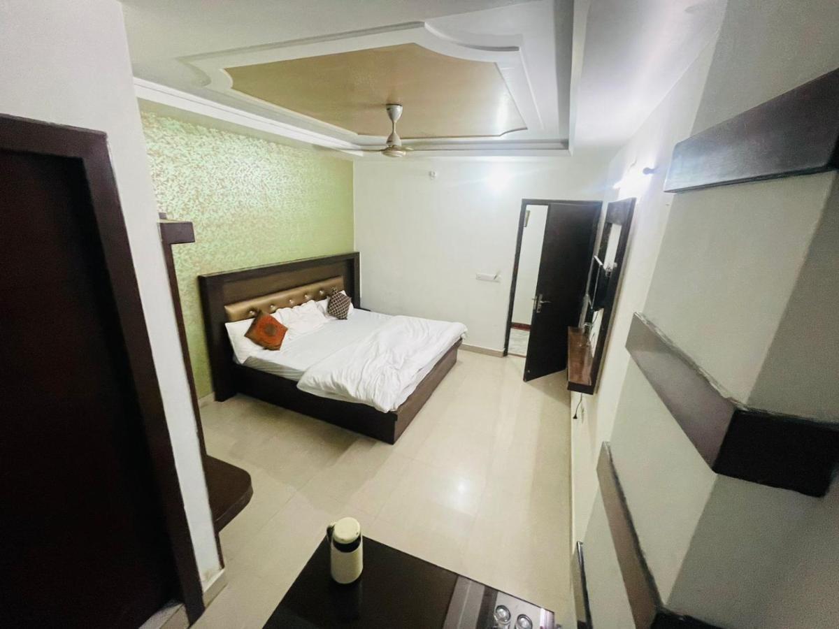 Blue Rose International, Family Hotel Agra  Extérieur photo
