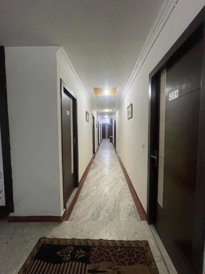 Blue Rose International, Family Hotel Agra  Extérieur photo