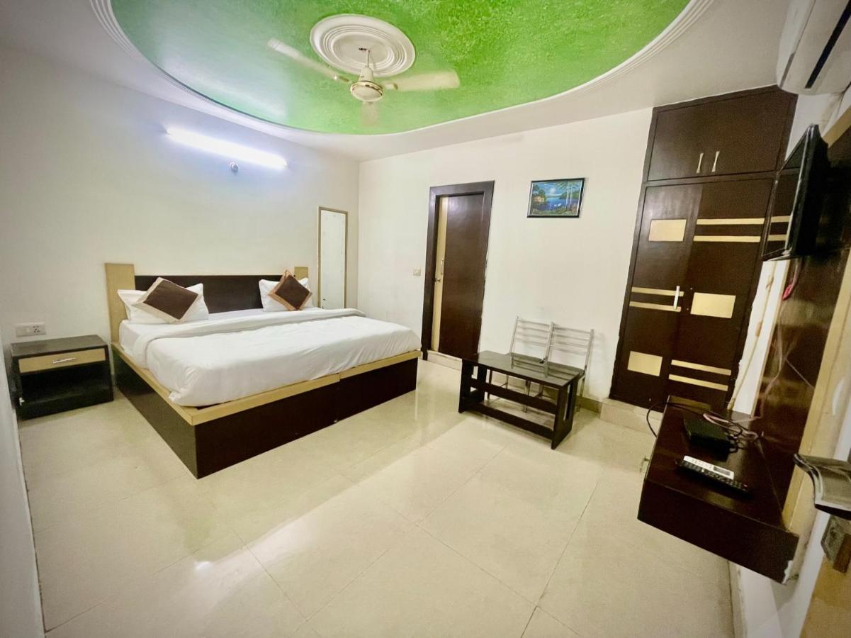 Blue Rose International, Family Hotel Agra  Extérieur photo